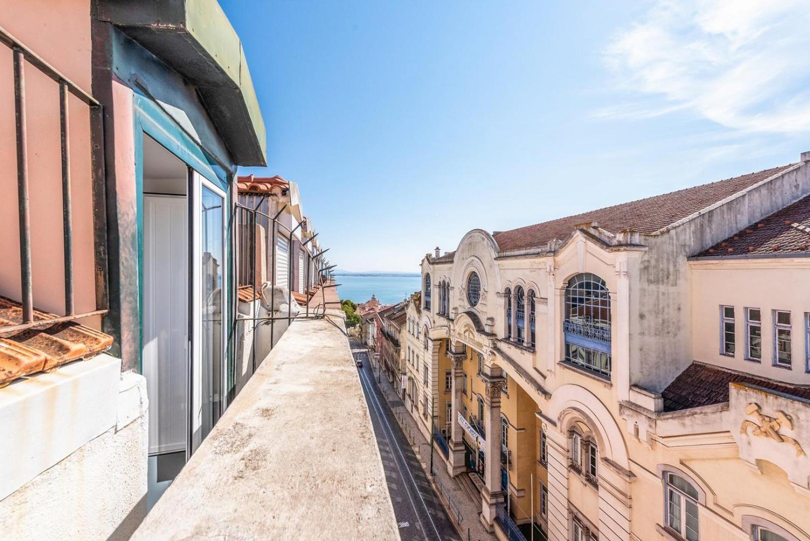 リスボンGuestready - Porta De Alfama, For Up To 6 Guests!アパートメント エクステリア 写真